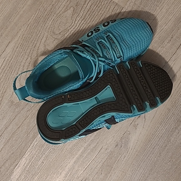 W8 Shoes - Picture 3 of 4